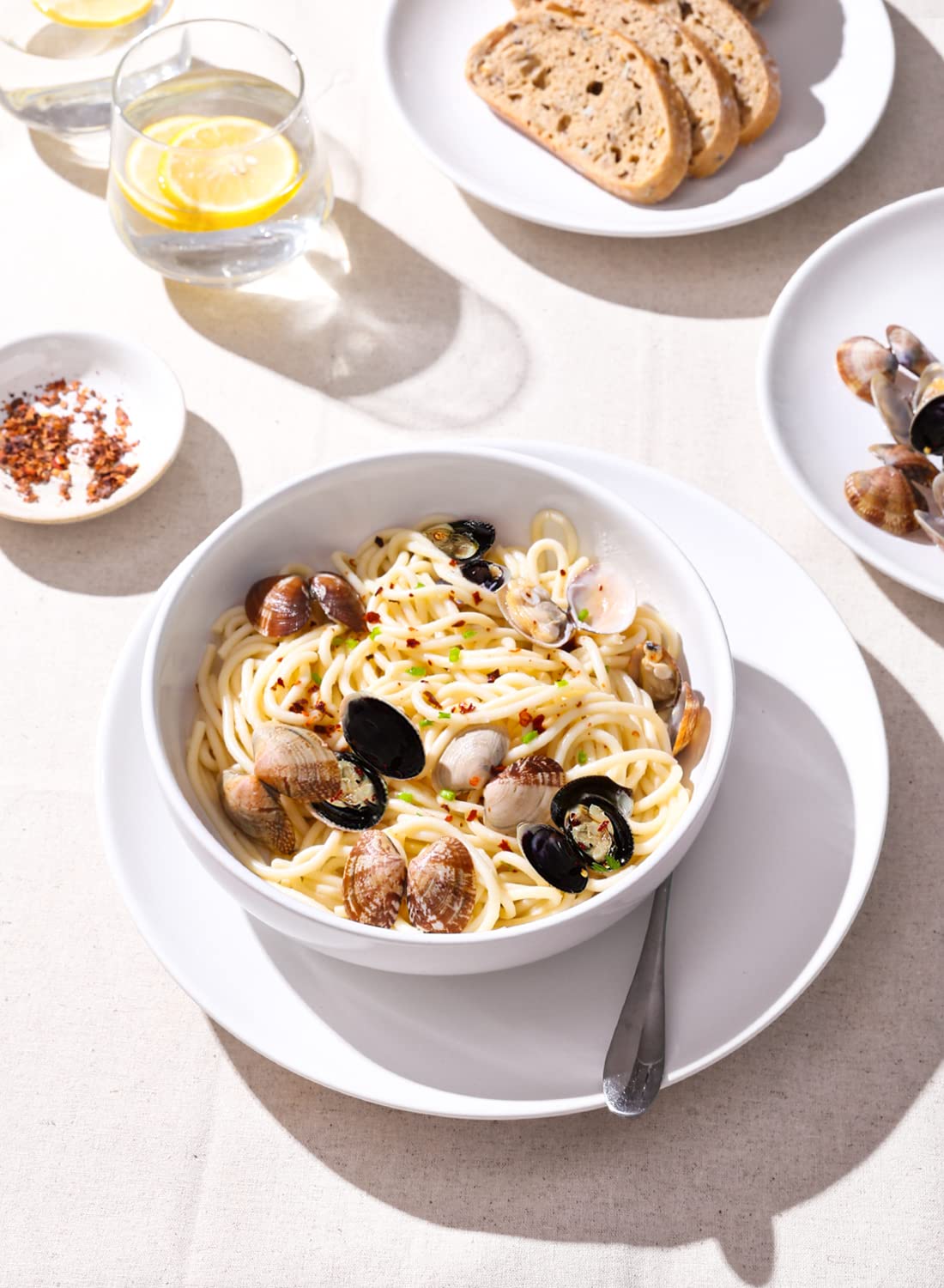 45 oz White Pasta Bowls Set of 4 U414818